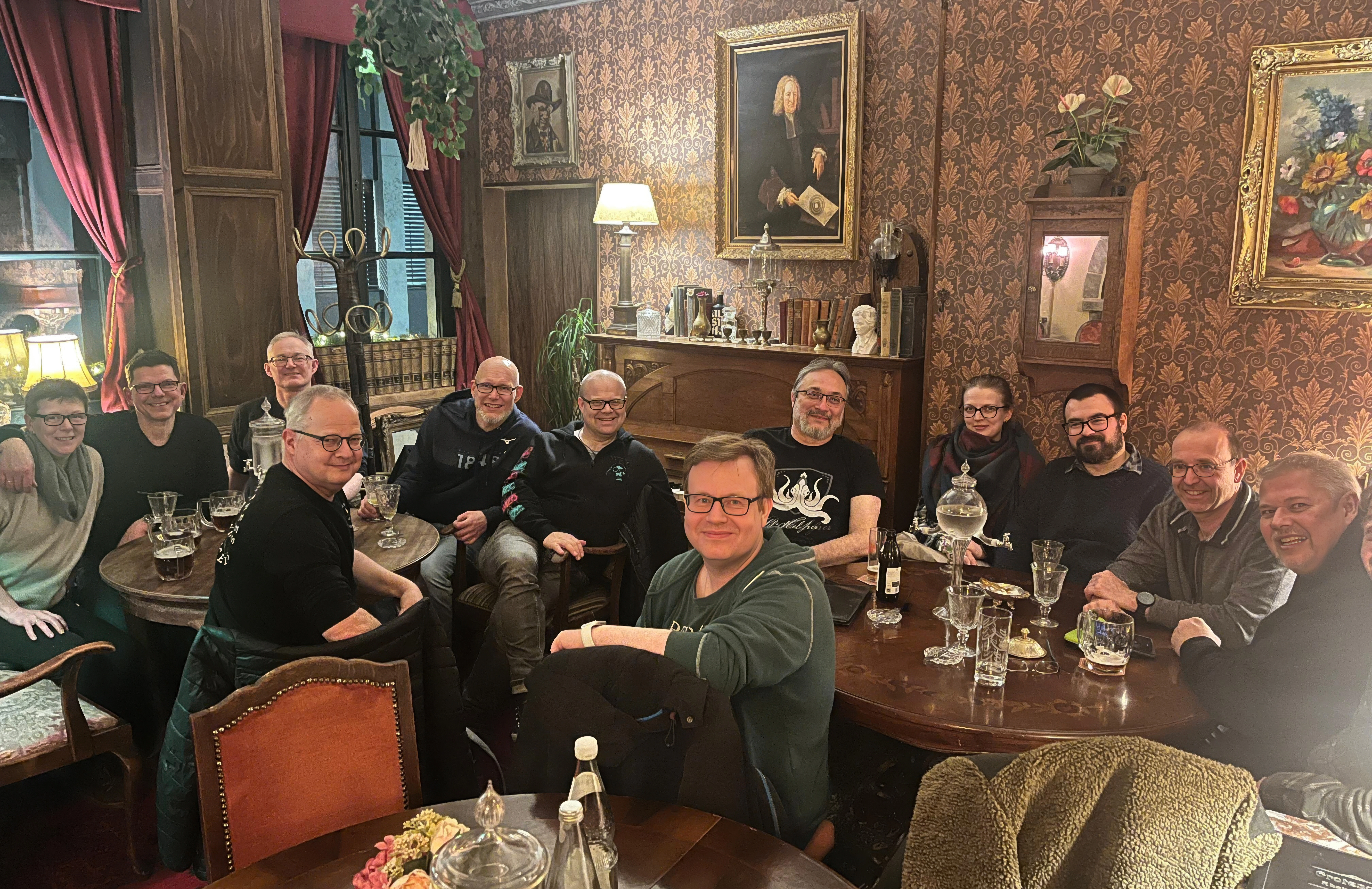 Foto von einem Treffen des Vereins mit einem Teil der Mitglieder